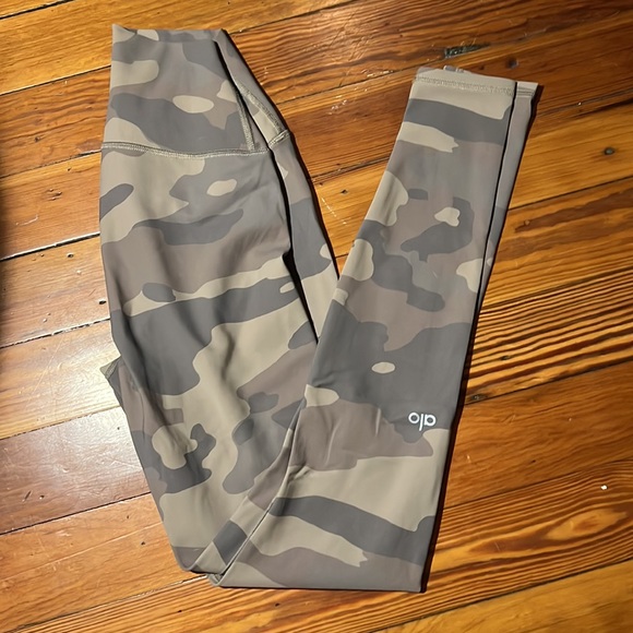 ALO YOGA Vapor Camo-Print High-Waist Performance Leggings ⭐️Size XXS⭐️ - Picture 1 of 4